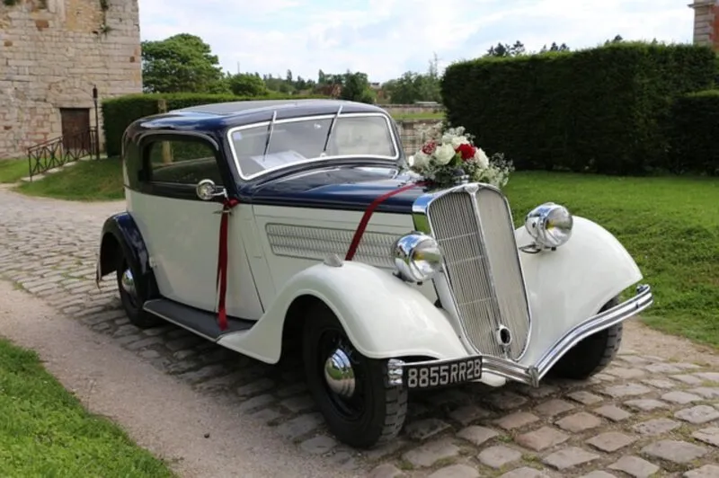 Jak udekorować auto ślubne?